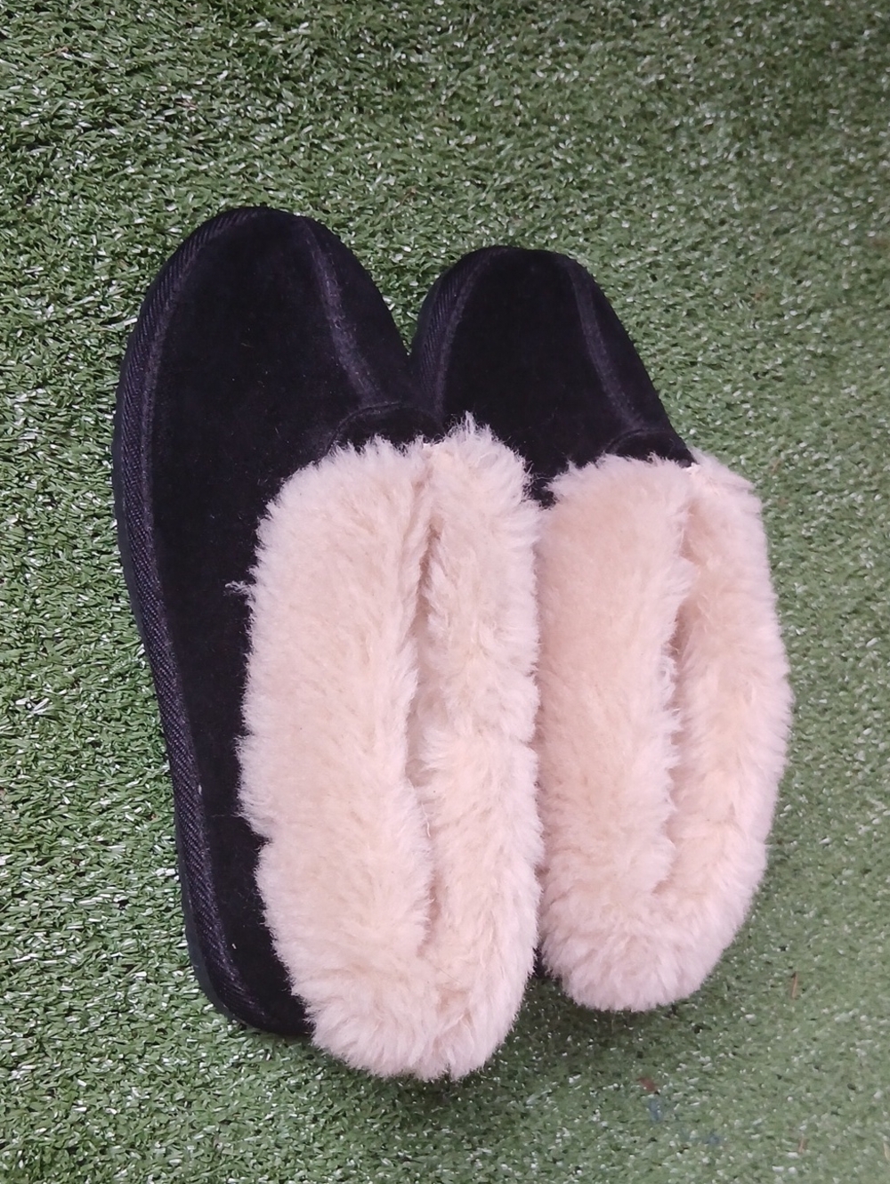 ❤️Preview Slipper Faux Fur Slippers in Black & Pink NWT Size 7